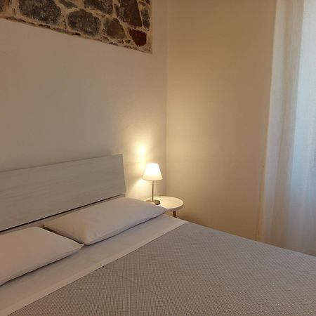 Lormar House Apartment โอริสตาโน ภายนอก รูปภาพ