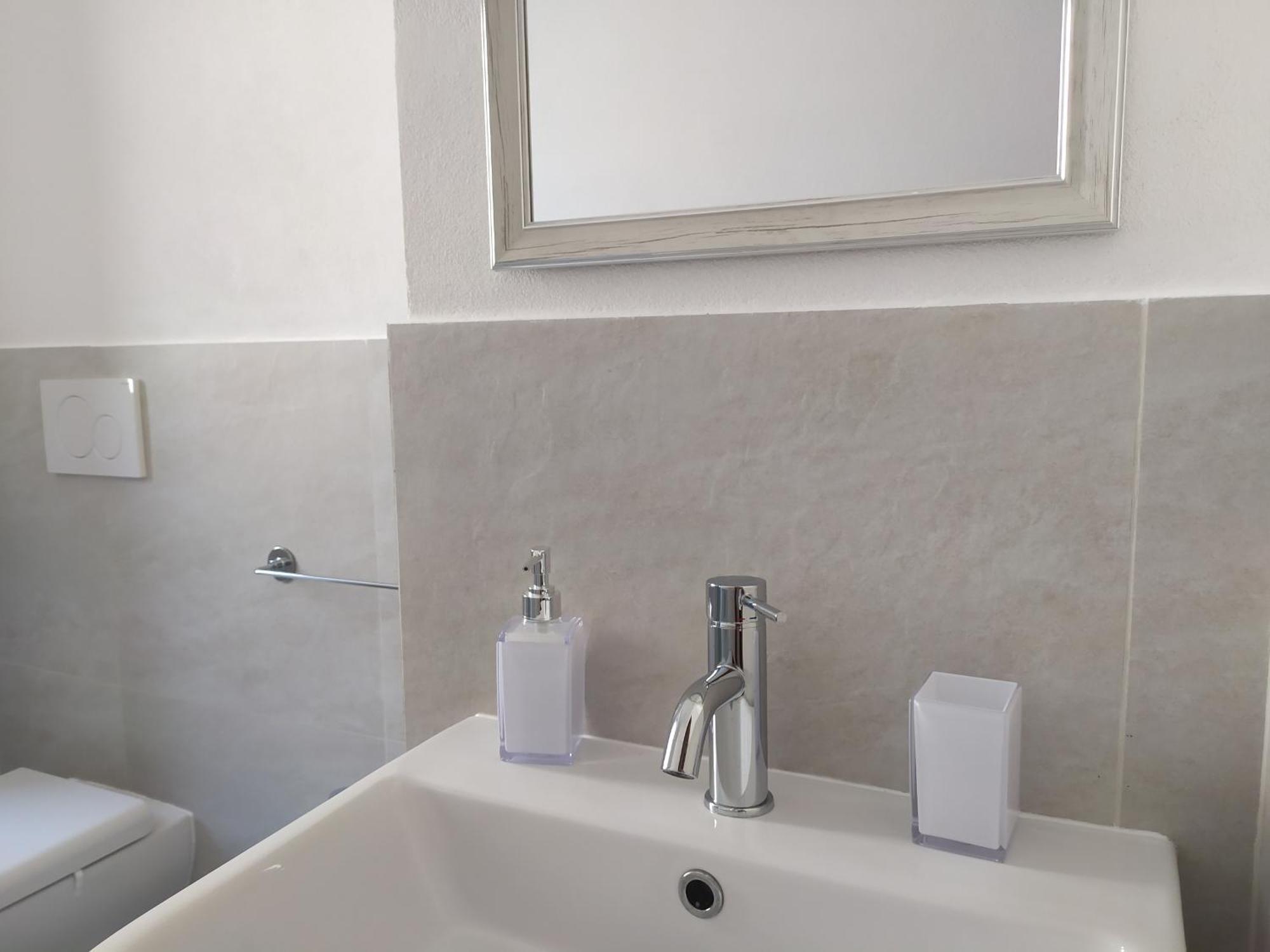 Lormar House Apartment โอริสตาโน ภายนอก รูปภาพ